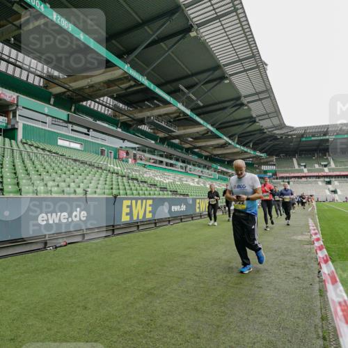 05.10.2025 - 20. swb-Marathon Bremen Michael Burmester http://msf.ph/oto/9224496 05.10.2025 10:35:03 Laufen im Stadion 7147, 7163, 7215, 9183, 9188, 9201, 9219, 9292, 9350, 9372, 9430, 9495, 9540, 9547, 9582, 9585, 9601, 9622, 9625, 9666, 9669, 9672, 9719, 9720, 9722, 9766, 9783, 9797, 9844, 9847, 9872, 9886, 9925, 9932, 9943, 9952, 9968, 9981, 10049, 10080, 10088, 10105, 10111, 10145, 10169, 10179, 10191, 10200, 10260, 10261, 10263, 10281, 10285, 10329, 10341, 10368, 10377, 10395, 10397, 10527, 10555, 10644, 10645, 10648, 10653, 10694, 10834, 10845, 10950, 10988, 7101, 9472, 9820 meine-sportfotos.de