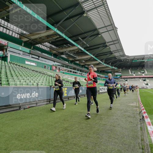 05.10.2025 - 20. swb-Marathon Bremen Michael Burmester http://msf.ph/oto/9224498 05.10.2025 10:35:06 Laufen im Stadion 7147, 7163, 9183, 9188, 9201, 9219, 9292, 9350, 9372, 9430, 9495, 9540, 9547, 9576, 9582, 9585, 9601, 9622, 9625, 9666, 9669, 9672, 9719, 9720, 9722, 9766, 9783, 9797, 9844, 9847, 9872, 9886, 9925, 9932, 9952, 9968, 9981, 10049, 10055, 10080, 10088, 10105, 10111, 10145, 10169, 10179, 10200, 10260, 10263, 10281, 10329, 10341, 10368, 10377, 10395, 10397, 10527, 10555, 10644, 10645, 10648, 10653, 10694, 10834, 10845, 10950, 10988, 7101, 7215, 9372, 9472, 9547, 9585, 9820 meine-sportfotos.de