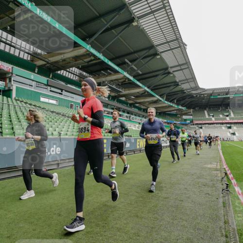 05.10.2025 - 20. swb-Marathon Bremen Michael Burmester http://msf.ph/oto/9224499 05.10.2025 10:35:06 Laufen im Stadion 7147, 7163, 9183, 9188, 9201, 9219, 9292, 9350, 9372, 9430, 9495, 9540, 9547, 9576, 9582, 9585, 9601, 9622, 9625, 9666, 9669, 9672, 9719, 9720, 9722, 9766, 9783, 9797, 9844, 9847, 9872, 9886, 9925, 9932, 9952, 9968, 9981, 10049, 10055, 10080, 10088, 10105, 10111, 10145, 10169, 10179, 10200, 10260, 10263, 10281, 10329, 10341, 10368, 10377, 10395, 10397, 10527, 10555, 10644, 10645, 10648, 10653, 10694, 10834, 10845, 10950, 10988, 7101, 7215, 9372, 9472, 9547, 9585, 9820 meine-sportfotos.de