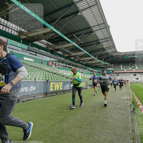 05.10.2025 - 20. swb-Marathon Bremen Michael Burmester http://msf.ph/oto/9224505 05.10.2025 10:35:09 Laufen im Stadion 7147, 7163, 9183, 9188, 9201, 9219, 9292, 9350, 9430, 9495, 9540, 9576, 9582, 9601, 9612, 9622, 9625, 9666, 9669, 9672, 9719, 9720, 9722, 9766, 9783, 9790, 9797, 9844, 9847, 9886, 9925, 9932, 9952, 9968, 9981, 10049, 10055, 10080, 10088, 10105, 10145, 10169, 10179, 10200, 10225, 10260, 10263, 10281, 10329, 10341, 10368, 10377, 10395, 10397, 10527, 10555, 10644, 10645, 10653, 10694, 10834, 10845, 10950, 10988, 7101, 7215, 9372, 9472, 9547, 9585, 9783, 9820 meine-sportfotos.de