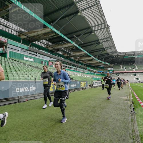 05.10.2025 - 20. swb-Marathon Bremen Michael Burmester http://msf.ph/oto/9224517 05.10.2025 10:35:13 Laufen im Stadion 7147, 7163, 9183, 9188, 9201, 9219, 9292, 9350, 9430, 9495, 9508, 9540, 9550, 9576, 9582, 9601, 9612, 9622, 9625, 9666, 9669, 9672, 9720, 9722, 9766, 9790, 9797, 9847, 9886, 9925, 9952, 9968, 9981, 10049, 10055, 10080, 10084, 10088, 10105, 10145, 10169, 10179, 10200, 10225, 10260, 10263, 10281, 10329, 10341, 10368, 10377, 10395, 10397, 10527, 10555, 10644, 10645, 10653, 10694, 10834, 10845, 10950, 10988, 7101, 7215, 9372, 9472, 9547, 9585, 9719, 9783, 9820 meine-sportfotos.de