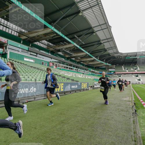 05.10.2025 - 20. swb-Marathon Bremen Michael Burmester http://msf.ph/oto/9224519 05.10.2025 10:35:14 Laufen im Stadion 7147, 7163, 9183, 9188, 9201, 9219, 9292, 9350, 9430, 9495, 9508, 9540, 9550, 9576, 9582, 9601, 9612, 9622, 9625, 9666, 9669, 9672, 9720, 9722, 9766, 9790, 9797, 9847, 9886, 9925, 9952, 9968, 9981, 10049, 10055, 10080, 10084, 10105, 10145, 10169, 10179, 10200, 10225, 10260, 10263, 10281, 10329, 10341, 10368, 10377, 10395, 10397, 10527, 10555, 10644, 10645, 10653, 10694, 10834, 10845, 10950, 10988, 7101, 7215, 9372, 9472, 9547, 9585, 9719, 9783, 9820 meine-sportfotos.de