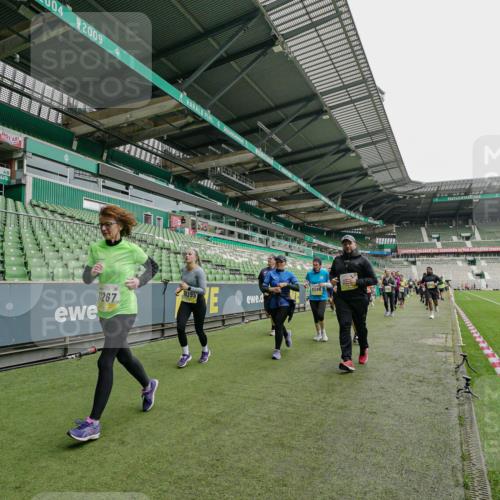 05.10.2025 - 20. swb-Marathon Bremen Michael Burmester http://msf.ph/oto/9224527 05.10.2025 10:35:18 Laufen im Stadion 7163, 9183, 9188, 9201, 9219, 9292, 9350, 9430, 9495, 9508, 9540, 9550, 9576, 9582, 9601, 9612, 9622, 9625, 9666, 9669, 9672, 9720, 9722, 9766, 9790, 9797, 9847, 9886, 9914, 9925, 9952, 9962, 9968, 9981, 10039, 10049, 10055, 10059, 10080, 10084, 10105, 10145, 10169, 10179, 10200, 10225, 10260, 10263, 10281, 10341, 10353, 10368, 10377, 10395, 10397, 10555, 10644, 10645, 10653, 10694, 10834, 10845, 10950, 10988, 7101, 7147, 7215, 9292, 9372, 9547, 9585, 9719, 9783, 9820 meine-sportfotos.de