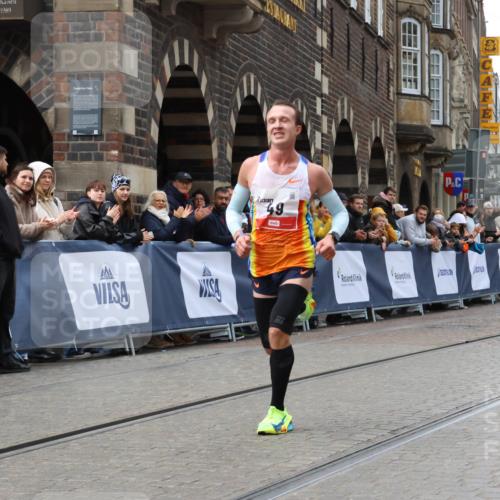 05.10.2025 - 20. swb-Marathon Bremen Strokosch-Dieckow http://msf.ph/oto/9224528 05.10.2025 12:12:25 Ziel 49 meine-sportfotos.de