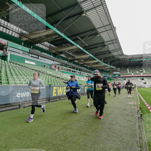 05.10.2025 - 20. swb-Marathon Bremen Michael Burmester http://msf.ph/oto/9224529 05.10.2025 10:35:18 Laufen im Stadion 7163, 9183, 9188, 9201, 9219, 9292, 9350, 9430, 9495, 9508, 9540, 9550, 9576, 9582, 9601, 9612, 9622, 9625, 9666, 9669, 9672, 9720, 9722, 9766, 9790, 9797, 9847, 9886, 9914, 9925, 9952, 9962, 9968, 9981, 10039, 10049, 10055, 10059, 10080, 10084, 10105, 10145, 10169, 10179, 10200, 10225, 10260, 10263, 10281, 10341, 10353, 10368, 10377, 10395, 10397, 10555, 10644, 10645, 10653, 10694, 10834, 10845, 10950, 10988, 7101, 7147, 7215, 9292, 9372, 9547, 9585, 9719, 9783, 9820 meine-sportfotos.de