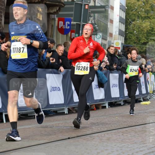 05.10.2025 - 20. swb-Marathon Bremen Strokosch-Dieckow http://msf.ph/oto/9224531 05.10.2025 10:47:58 Ziel 9240, 10089, 10266, 10392, 10818, 11187, 11628 meine-sportfotos.de