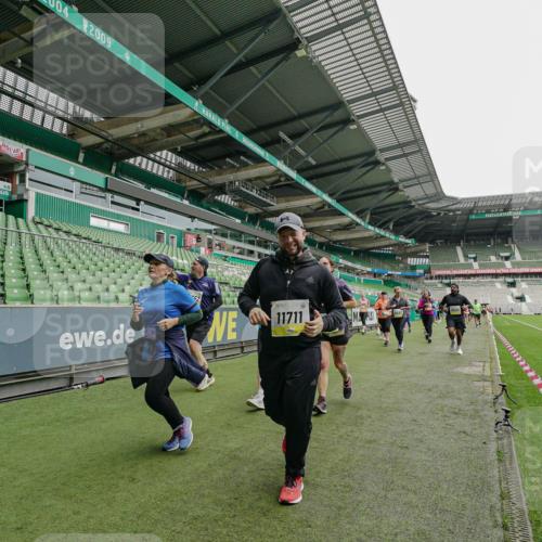 05.10.2025 - 20. swb-Marathon Bremen Michael Burmester http://msf.ph/oto/9224532 05.10.2025 10:35:19 Laufen im Stadion 7163, 9183, 9188, 9201, 9219, 9350, 9430, 9495, 9508, 9540, 9550, 9576, 9582, 9601, 9612, 9622, 9625, 9666, 9669, 9672, 9720, 9722, 9766, 9790, 9797, 9847, 9886, 9914, 9925, 9952, 9962, 9968, 9981, 10039, 10049, 10055, 10059, 10080, 10084, 10105, 10145, 10169, 10179, 10225, 10260, 10263, 10281, 10341, 10353, 10368, 10377, 10395, 10555, 10644, 10645, 10653, 10694, 10834, 10845, 10950, 10988, 7147, 7215, 9292, 9372, 9547, 9585, 9719, 9783 meine-sportfotos.de