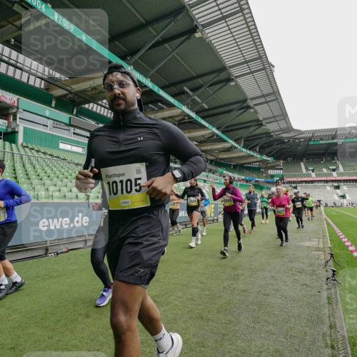 05.10.2025 - 20. swb-Marathon Bremen Michael Burmester http://msf.ph/oto/9224538 05.10.2025 10:35:23 Laufen im Stadion 7163, 9183, 9188, 9201, 9219, 9350, 9433, 9451, 9495, 9508, 9540, 9550, 9576, 9582, 9601, 9612, 9622, 9625, 9666, 9672, 9722, 9766, 9790, 9847, 9886, 9914, 9925, 9937, 9952, 9962, 9968, 9981, 10039, 10049, 10055, 10059, 10080, 10084, 10105, 10145, 10169, 10179, 10225, 10260, 10263, 10281, 10353, 10359, 10368, 10377, 10395, 10555, 10644, 10653, 10694, 10834, 10845, 10950, 10988, 7147, 7215, 9292, 9372, 9430, 9547, 9585, 9669, 9719, 9783 meine-sportfotos.de