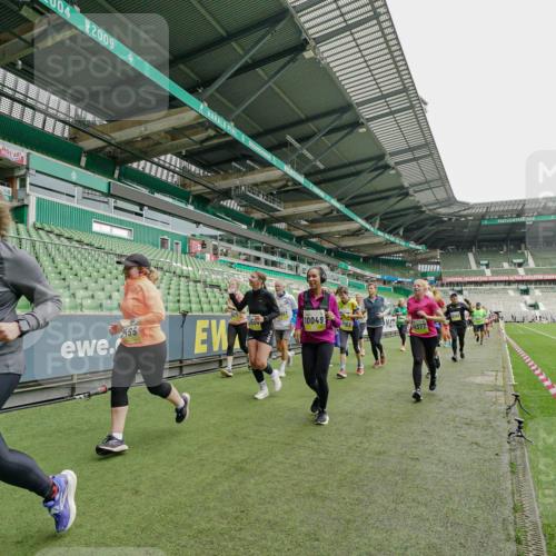 05.10.2025 - 20. swb-Marathon Bremen Michael Burmester http://msf.ph/oto/9224539 05.10.2025 10:35:23 Laufen im Stadion 7163, 9183, 9188, 9201, 9219, 9350, 9433, 9451, 9495, 9508, 9540, 9550, 9576, 9582, 9601, 9612, 9622, 9625, 9666, 9672, 9722, 9766, 9790, 9847, 9886, 9914, 9925, 9937, 9952, 9962, 9968, 9981, 10039, 10049, 10055, 10059, 10080, 10084, 10105, 10145, 10169, 10179, 10225, 10260, 10263, 10281, 10353, 10359, 10368, 10377, 10395, 10555, 10644, 10653, 10694, 10834, 10845, 10950, 10988, 7147, 7215, 9292, 9372, 9430, 9547, 9585, 9669, 9719, 9783 meine-sportfotos.de