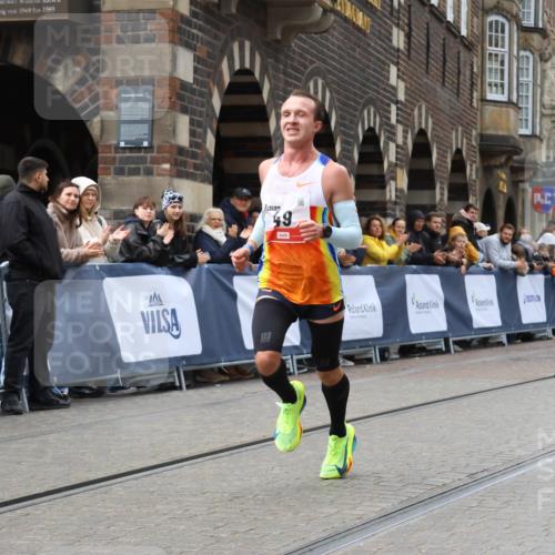 05.10.2025 - 20. swb-Marathon Bremen Strokosch-Dieckow http://msf.ph/oto/9224542 05.10.2025 12:12:26 Ziel 49 meine-sportfotos.de