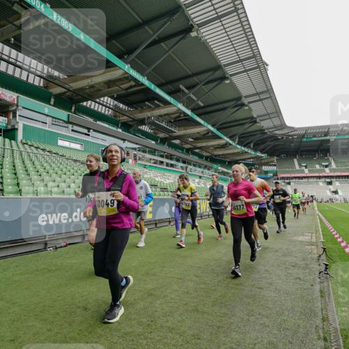 05.10.2025 - 20. swb-Marathon Bremen Michael Burmester http://msf.ph/oto/9224543 05.10.2025 10:35:24 Laufen im Stadion 7163, 9183, 9188, 9201, 9219, 9350, 9433, 9451, 9495, 9508, 9540, 9550, 9576, 9582, 9601, 9612, 9622, 9625, 9666, 9672, 9722, 9766, 9790, 9847, 9886, 9914, 9925, 9937, 9952, 9962, 9968, 9981, 10039, 10049, 10055, 10059, 10080, 10084, 10105, 10138, 10145, 10169, 10179, 10225, 10250, 10260, 10263, 10281, 10353, 10359, 10368, 10377, 10395, 10555, 10644, 10653, 10694, 10834, 10845, 10950, 10988, 7147, 7215, 9292, 9372, 9430, 9547, 9585, 9669, 9719, 9783 meine-sportfotos.de