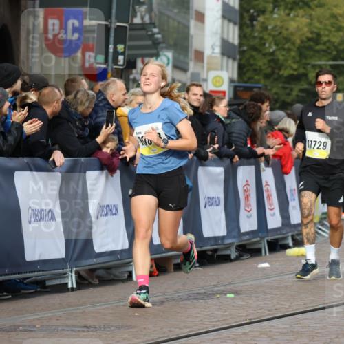 05.10.2025 - 20. swb-Marathon Bremen Strokosch-Dieckow http://msf.ph/oto/9224546 05.10.2025 10:48:04 Ziel 9240, 10392, 10428, 10723, 10818, 11299 meine-sportfotos.de