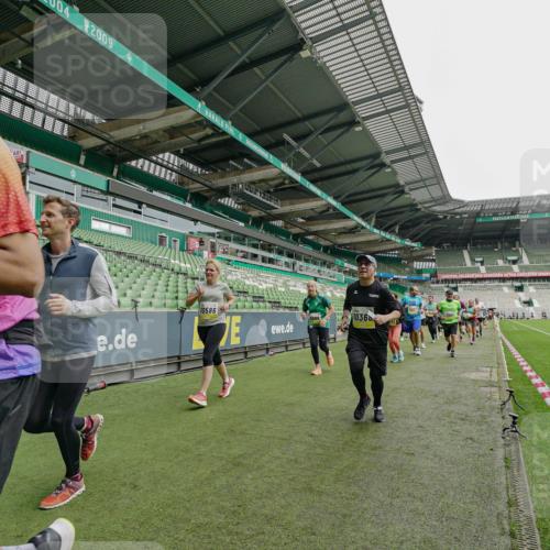 05.10.2025 - 20. swb-Marathon Bremen Michael Burmester http://msf.ph/oto/9224550 05.10.2025 10:35:26 Laufen im Stadion 7163, 9183, 9188, 9201, 9219, 9231, 9330, 9350, 9433, 9451, 9495, 9508, 9540, 9550, 9576, 9582, 9601, 9609, 9612, 9622, 9625, 9666, 9672, 9722, 9766, 9790, 9886, 9904, 9914, 9925, 9937, 9954, 9962, 9968, 9981, 10039, 10049, 10055, 10059, 10084, 10105, 10138, 10145, 10169, 10179, 10225, 10250, 10260, 10263, 10281, 10353, 10359, 10368, 10377, 10395, 10555, 10644, 10653, 10694, 10834, 10845, 10950, 10988, 7147, 9292, 9372, 9430, 9547, 9585, 9669, 9719, 9783 meine-sportfotos.de