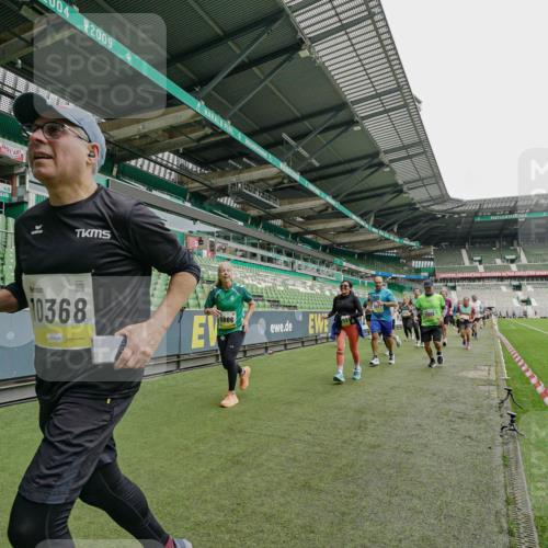 05.10.2025 - 20. swb-Marathon Bremen Michael Burmester http://msf.ph/oto/9224553 05.10.2025 10:35:27 Laufen im Stadion 7163, 9183, 9188, 9201, 9219, 9231, 9330, 9350, 9433, 9451, 9495, 9508, 9540, 9550, 9576, 9582, 9601, 9609, 9612, 9622, 9625, 9634, 9666, 9672, 9722, 9790, 9886, 9904, 9914, 9925, 9937, 9954, 9962, 9968, 9981, 10039, 10049, 10055, 10059, 10063, 10084, 10105, 10138, 10145, 10169, 10179, 10225, 10250, 10260, 10263, 10281, 10353, 10359, 10368, 10377, 10395, 10555, 10644, 10653, 10694, 10834, 10845, 10950, 10988, 7147, 9292, 9430, 9669, 9719, 9783 meine-sportfotos.de