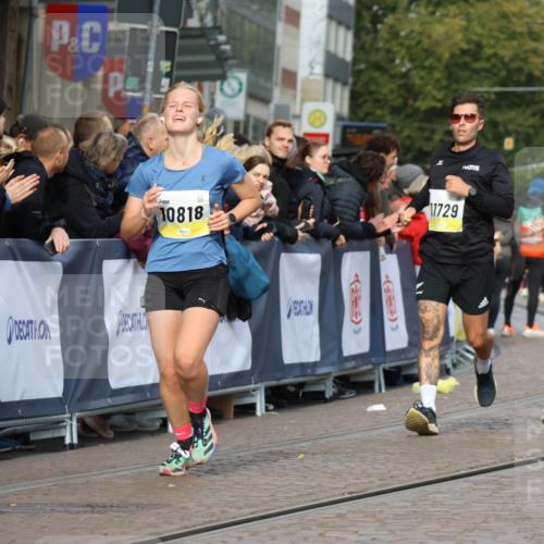 05.10.2025 - 20. swb-Marathon Bremen Strokosch-Dieckow http://msf.ph/oto/9224558 05.10.2025 10:48:04 Ziel 9240, 10392, 10428, 10723, 10818, 11299 meine-sportfotos.de