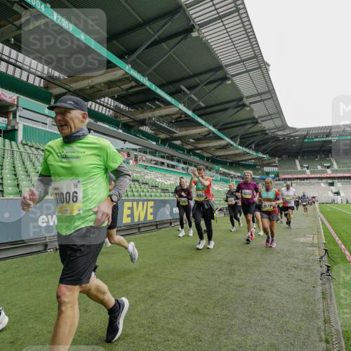 05.10.2025 - 20. swb-Marathon Bremen Michael Burmester http://msf.ph/oto/9224563 05.10.2025 10:35:30 Laufen im Stadion 7163, 9183, 9188, 9201, 9219, 9231, 9330, 9350, 9433, 9451, 9495, 9508, 9516, 9518, 9540, 9542, 9550, 9576, 9582, 9601, 9609, 9612, 9622, 9625, 9634, 9666, 9722, 9790, 9886, 9904, 9914, 9925, 9937, 9954, 9962, 9968, 10039, 10049, 10055, 10059, 10063, 10084, 10105, 10138, 10145, 10169, 10179, 10225, 10228, 10250, 10263, 10281, 10336, 10353, 10359, 10368, 10377, 10395, 10555, 10644, 10694, 10834, 10845, 10950, 10988, 7147, 9292, 9430, 9669, 9672, 9719 meine-sportfotos.de
