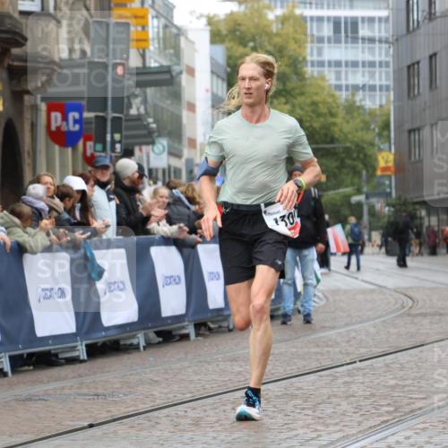 05.10.2025 - 20. swb-Marathon Bremen Strokosch-Dieckow http://msf.ph/oto/9224571 05.10.2025 12:13:10 Ziel 1301 meine-sportfotos.de