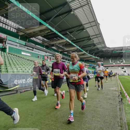 05.10.2025 - 20. swb-Marathon Bremen Michael Burmester http://msf.ph/oto/9224572 05.10.2025 10:35:32 Laufen im Stadion 7163, 7177, 7178, 9183, 9188, 9201, 9219, 9231, 9330, 9350, 9433, 9451, 9495, 9508, 9516, 9518, 9542, 9550, 9576, 9582, 9601, 9609, 9612, 9622, 9625, 9634, 9666, 9722, 9737, 9790, 9886, 9904, 9914, 9937, 9954, 9962, 9968, 10039, 10049, 10055, 10059, 10063, 10084, 10105, 10138, 10139, 10145, 10169, 10179, 10225, 10228, 10250, 10263, 10281, 10336, 10353, 10359, 10368, 10377, 10395, 10555, 10644, 10694, 10834, 10845, 10950, 10988, 7147, 9292, 9430, 9669, 9672, 9719 meine-sportfotos.de