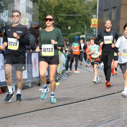 05.10.2025 - 20. swb-Marathon Bremen Strokosch-Dieckow http://msf.ph/oto/9224577 05.10.2025 10:48:05 Ziel 9240, 10392, 10428, 10723, 10818, 11299 meine-sportfotos.de