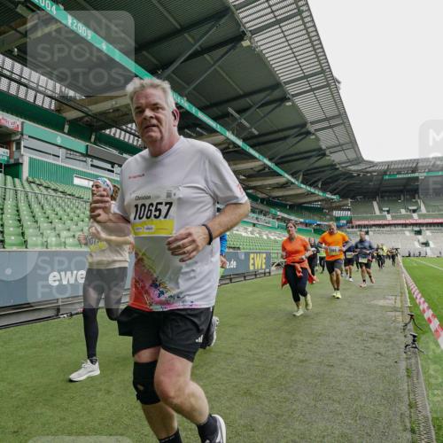 05.10.2025 - 20. swb-Marathon Bremen Michael Burmester http://msf.ph/oto/9224581 05.10.2025 10:35:34 Laufen im Stadion 7163, 7177, 7178, 9183, 9201, 9231, 9330, 9350, 9433, 9451, 9495, 9508, 9516, 9518, 9542, 9550, 9576, 9582, 9601, 9609, 9612, 9622, 9625, 9634, 9666, 9722, 9737, 9790, 9886, 9904, 9914, 9937, 9954, 9962, 9968, 10039, 10049, 10055, 10059, 10063, 10079, 10084, 10105, 10127, 10138, 10139, 10145, 10169, 10179, 10225, 10228, 10250, 10263, 10281, 10336, 10353, 10359, 10368, 10377, 10395, 10555, 10644, 10694, 10834, 10845, 10950, 10988, 7147, 9292, 9430, 9669, 9672 meine-sportfotos.de
