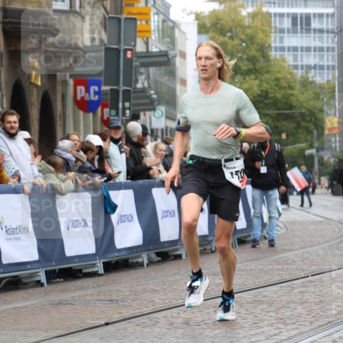 05.10.2025 - 20. swb-Marathon Bremen Strokosch-Dieckow http://msf.ph/oto/9224583 05.10.2025 12:13:10 Ziel 1301 meine-sportfotos.de
