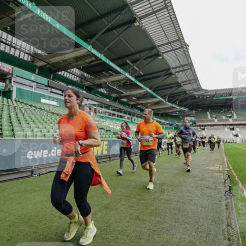 05.10.2025 - 20. swb-Marathon Bremen Michael Burmester http://msf.ph/oto/9224586 05.10.2025 10:35:36 Laufen im Stadion 7163, 7177, 7178, 9183, 9201, 9231, 9330, 9350, 9433, 9451, 9495, 9508, 9516, 9518, 9542, 9550, 9576, 9582, 9601, 9609, 9612, 9622, 9625, 9634, 9666, 9722, 9737, 9790, 9886, 9904, 9914, 9937, 9954, 9962, 9968, 10006, 10039, 10049, 10055, 10059, 10063, 10079, 10084, 10105, 10127, 10138, 10139, 10145, 10169, 10179, 10225, 10228, 10250, 10281, 10336, 10353, 10359, 10368, 10377, 10395, 10555, 10644, 10694, 10834, 10845, 10950, 10988, 7147, 9292, 9430, 9669, 9672 meine-sportfotos.de