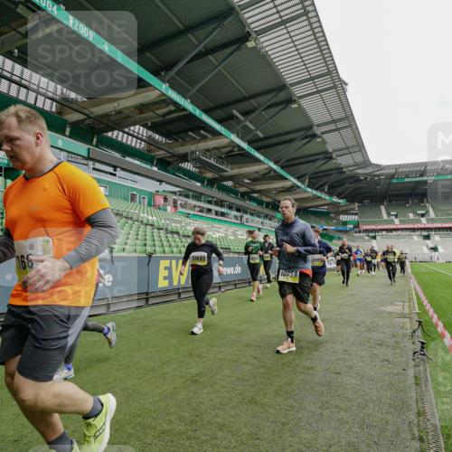 05.10.2025 - 20. swb-Marathon Bremen Michael Burmester http://msf.ph/oto/9224591 05.10.2025 10:35:37 Laufen im Stadion 7163, 7177, 7178, 9183, 9201, 9231, 9330, 9350, 9433, 9451, 9495, 9508, 9516, 9518, 9542, 9550, 9576, 9582, 9601, 9609, 9612, 9622, 9625, 9634, 9666, 9722, 9737, 9790, 9886, 9904, 9914, 9937, 9954, 9962, 9968, 10006, 10039, 10049, 10055, 10059, 10063, 10079, 10084, 10105, 10127, 10138, 10139, 10145, 10169, 10179, 10225, 10228, 10250, 10281, 10336, 10353, 10359, 10368, 10377, 10395, 10555, 10644, 10694, 10834, 10845, 10988, 7147, 9292, 9430, 9669, 9672 meine-sportfotos.de