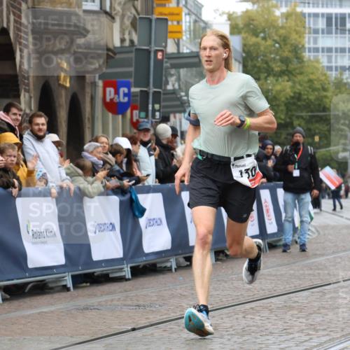 05.10.2025 - 20. swb-Marathon Bremen Strokosch-Dieckow http://msf.ph/oto/9224597 05.10.2025 12:13:10 Ziel 1301 meine-sportfotos.de