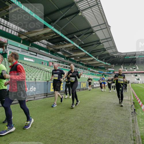05.10.2025 - 20. swb-Marathon Bremen Michael Burmester http://msf.ph/oto/9224603 05.10.2025 10:35:40 Laufen im Stadion 7163, 7177, 7178, 9173, 9201, 9231, 9278, 9330, 9350, 9433, 9451, 9462, 9495, 9508, 9516, 9518, 9542, 9550, 9576, 9582, 9601, 9609, 9612, 9622, 9625, 9634, 9666, 9737, 9790, 9886, 9904, 9914, 9937, 9954, 9962, 9968, 9977, 10006, 10039, 10049, 10055, 10059, 10063, 10079, 10084, 10105, 10127, 10138, 10139, 10143, 10145, 10179, 10225, 10228, 10250, 10281, 10336, 10353, 10359, 10367, 10368, 10377, 10395, 10555, 10644, 10694, 10834, 10845, 10988, 9430, 9669, 9672 meine-sportfotos.de