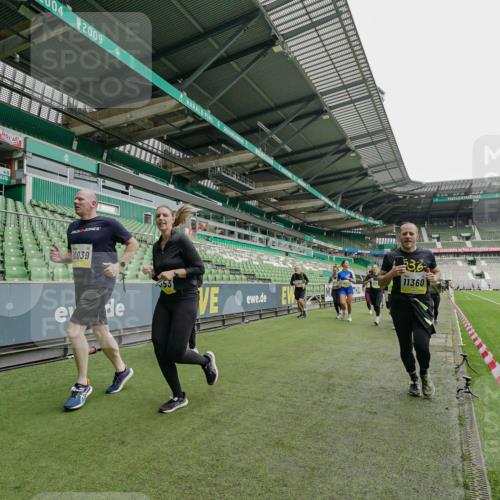 05.10.2025 - 20. swb-Marathon Bremen Michael Burmester http://msf.ph/oto/9224606 05.10.2025 10:35:41 Laufen im Stadion 7163, 7177, 7178, 9173, 9201, 9231, 9278, 9330, 9350, 9433, 9451, 9462, 9495, 9508, 9516, 9518, 9542, 9550, 9576, 9582, 9601, 9609, 9612, 9622, 9625, 9634, 9666, 9737, 9790, 9880, 9886, 9904, 9914, 9937, 9954, 9962, 9968, 9977, 10006, 10039, 10049, 10055, 10059, 10063, 10079, 10084, 10105, 10127, 10138, 10139, 10143, 10145, 10179, 10225, 10228, 10250, 10281, 10336, 10353, 10359, 10367, 10368, 10377, 10395, 10555, 10644, 10694, 10834, 10845, 10988, 9430, 9672 meine-sportfotos.de