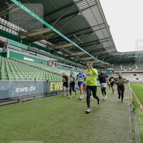 05.10.2025 - 20. swb-Marathon Bremen Michael Burmester http://msf.ph/oto/9224607 05.10.2025 10:35:43 Laufen im Stadion 7163, 7177, 7178, 9173, 9231, 9278, 9330, 9350, 9378, 9433, 9450, 9451, 9462, 9495, 9508, 9516, 9518, 9542, 9550, 9576, 9582, 9601, 9609, 9612, 9625, 9634, 9666, 9737, 9790, 9880, 9886, 9904, 9914, 9937, 9954, 9962, 9968, 9977, 10006, 10039, 10049, 10055, 10059, 10063, 10079, 10084, 10105, 10127, 10138, 10139, 10143, 10145, 10179, 10225, 10228, 10250, 10293, 10336, 10353, 10359, 10367, 10368, 10377, 10395, 10555, 10644, 10845, 10988, 9672 meine-sportfotos.de