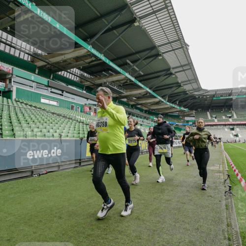 05.10.2025 - 20. swb-Marathon Bremen Michael Burmester http://msf.ph/oto/9224610 05.10.2025 10:35:44 Laufen im Stadion 7163, 7177, 7178, 9173, 9174, 9231, 9278, 9330, 9350, 9378, 9433, 9450, 9451, 9462, 9495, 9508, 9516, 9518, 9542, 9550, 9576, 9582, 9601, 9609, 9612, 9625, 9634, 9666, 9737, 9790, 9880, 9886, 9904, 9914, 9937, 9954, 9962, 9968, 9977, 10006, 10039, 10049, 10055, 10059, 10063, 10079, 10084, 10105, 10127, 10138, 10139, 10143, 10145, 10179, 10225, 10228, 10250, 10293, 10336, 10353, 10359, 10367, 10368, 10377, 10395, 10555, 10644, 10845, 10988, 9672 meine-sportfotos.de