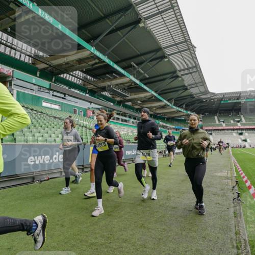 05.10.2025 - 20. swb-Marathon Bremen Michael Burmester http://msf.ph/oto/9224613 05.10.2025 10:35:44 Laufen im Stadion 7163, 7177, 7178, 9173, 9174, 9231, 9278, 9330, 9350, 9378, 9433, 9450, 9451, 9462, 9495, 9508, 9516, 9518, 9542, 9550, 9576, 9582, 9601, 9609, 9612, 9625, 9634, 9666, 9737, 9790, 9880, 9886, 9904, 9914, 9937, 9954, 9962, 9968, 9977, 10006, 10039, 10049, 10055, 10059, 10063, 10079, 10084, 10105, 10127, 10138, 10139, 10143, 10145, 10179, 10225, 10228, 10250, 10293, 10336, 10353, 10359, 10367, 10368, 10377, 10395, 10555, 10644, 10845, 10988, 9672 meine-sportfotos.de