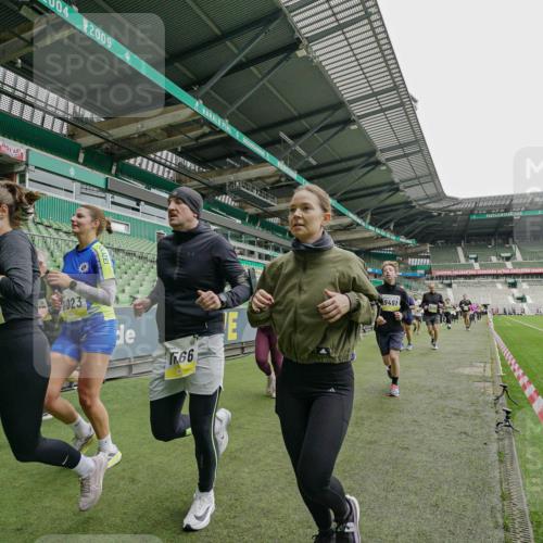 05.10.2025 - 20. swb-Marathon Bremen Michael Burmester http://msf.ph/oto/9224615 05.10.2025 10:35:45 Laufen im Stadion 7163, 7177, 7178, 9173, 9174, 9231, 9278, 9330, 9350, 9378, 9433, 9450, 9451, 9462, 9495, 9508, 9516, 9518, 9542, 9550, 9576, 9582, 9601, 9609, 9612, 9625, 9634, 9666, 9737, 9790, 9880, 9886, 9904, 9914, 9937, 9954, 9962, 9968, 9977, 10006, 10039, 10049, 10055, 10059, 10063, 10079, 10084, 10105, 10127, 10138, 10139, 10143, 10145, 10179, 10225, 10228, 10250, 10293, 10336, 10353, 10359, 10367, 10368, 10377, 10395, 10555, 10988, 9672 meine-sportfotos.de