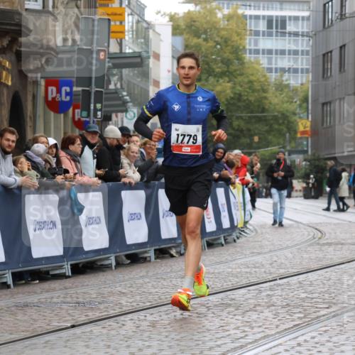 05.10.2025 - 20. swb-Marathon Bremen Strokosch-Dieckow http://msf.ph/oto/9224617 05.10.2025 12:14:06 Ziel 1779 meine-sportfotos.de