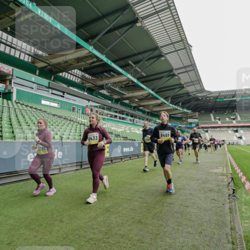 05.10.2025 - 20. swb-Marathon Bremen Michael Burmester http://msf.ph/oto/9224618 05.10.2025 10:35:45 Laufen im Stadion 7163, 7177, 7178, 9173, 9174, 9231, 9278, 9330, 9350, 9378, 9433, 9450, 9451, 9462, 9495, 9508, 9516, 9518, 9542, 9550, 9576, 9582, 9601, 9609, 9612, 9625, 9634, 9666, 9737, 9790, 9880, 9886, 9904, 9914, 9937, 9954, 9962, 9968, 9977, 10006, 10039, 10049, 10055, 10059, 10063, 10079, 10084, 10105, 10127, 10138, 10139, 10143, 10145, 10179, 10225, 10228, 10250, 10293, 10336, 10353, 10359, 10367, 10368, 10377, 10395, 10555, 10988, 9672 meine-sportfotos.de