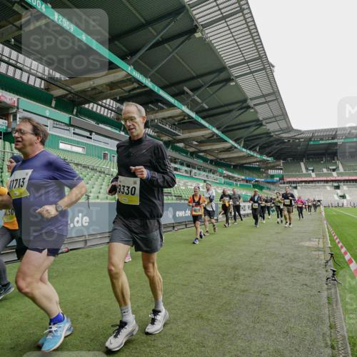 05.10.2025 - 20. swb-Marathon Bremen Michael Burmester http://msf.ph/oto/9224625 05.10.2025 10:35:49 Laufen im Stadion 7163, 7177, 7178, 9173, 9174, 9231, 9278, 9327, 9330, 9350, 9378, 9389, 9433, 9450, 9451, 9462, 9495, 9508, 9516, 9518, 9542, 9550, 9576, 9582, 9601, 9609, 9612, 9625, 9634, 9666, 9686, 9737, 9790, 9880, 9886, 9904, 9914, 9937, 9954, 9962, 9968, 9977, 10006, 10039, 10049, 10055, 10059, 10063, 10079, 10084, 10105, 10127, 10138, 10139, 10143, 10145, 10179, 10182, 10225, 10228, 10250, 10293, 10336, 10353, 10359, 10367, 10368, 10377, 10395, 10555, 9672 meine-sportfotos.de