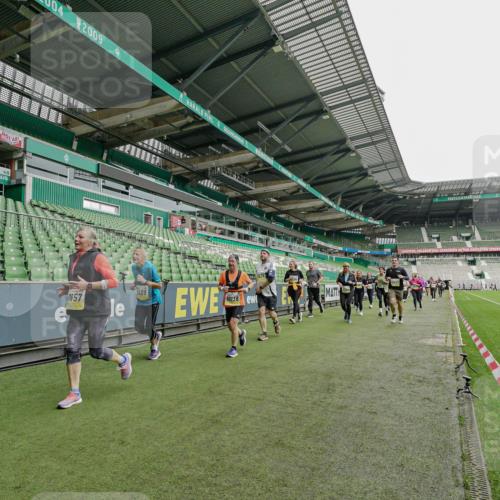 05.10.2025 - 20. swb-Marathon Bremen Michael Burmester http://msf.ph/oto/9224627 05.10.2025 10:35:50 Laufen im Stadion 7163, 7177, 7178, 9005, 9173, 9174, 9231, 9278, 9327, 9330, 9350, 9378, 9389, 9433, 9450, 9451, 9462, 9495, 9508, 9516, 9518, 9542, 9550, 9576, 9582, 9601, 9609, 9612, 9625, 9634, 9666, 9686, 9737, 9790, 9880, 9886, 9904, 9914, 9937, 9954, 9962, 9968, 9977, 10006, 10039, 10049, 10055, 10059, 10063, 10079, 10084, 10105, 10127, 10138, 10139, 10143, 10145, 10179, 10182, 10225, 10228, 10250, 10293, 10311, 10336, 10353, 10359, 10367, 10368, 10377, 10395, 10555 meine-sportfotos.de