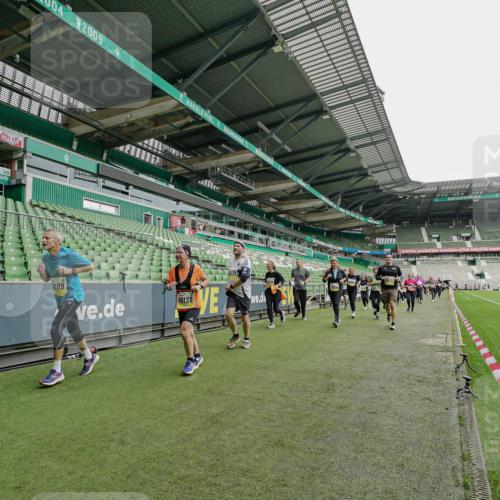 05.10.2025 - 20. swb-Marathon Bremen Michael Burmester http://msf.ph/oto/9224628 05.10.2025 10:35:50 Laufen im Stadion 7163, 7177, 7178, 9005, 9173, 9174, 9231, 9278, 9327, 9330, 9350, 9378, 9389, 9433, 9450, 9451, 9462, 9495, 9508, 9516, 9518, 9542, 9550, 9576, 9582, 9601, 9609, 9612, 9625, 9634, 9666, 9686, 9737, 9790, 9880, 9886, 9904, 9914, 9937, 9954, 9962, 9968, 9977, 10006, 10039, 10049, 10055, 10059, 10063, 10079, 10084, 10105, 10127, 10138, 10139, 10143, 10145, 10179, 10182, 10225, 10228, 10250, 10293, 10311, 10336, 10353, 10359, 10367, 10368, 10377, 10395, 10555 meine-sportfotos.de