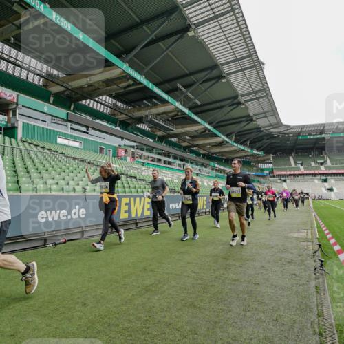05.10.2025 - 20. swb-Marathon Bremen Michael Burmester http://msf.ph/oto/9224633 05.10.2025 10:35:52 Laufen im Stadion 7163, 7177, 7178, 9005, 9173, 9174, 9231, 9278, 9327, 9330, 9350, 9370, 9378, 9389, 9433, 9450, 9451, 9454, 9462, 9495, 9508, 9516, 9518, 9542, 9550, 9576, 9582, 9601, 9609, 9612, 9625, 9634, 9666, 9686, 9737, 9790, 9880, 9886, 9904, 9914, 9937, 9954, 9962, 9977, 10006, 10039, 10049, 10055, 10059, 10063, 10079, 10084, 10105, 10127, 10138, 10139, 10143, 10145, 10179, 10182, 10225, 10228, 10250, 10293, 10311, 10336, 10353, 10359, 10367, 10368, 10377, 10391, 10395 meine-sportfotos.de