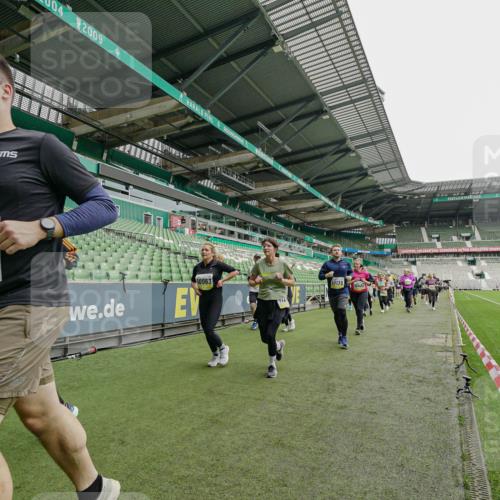 05.10.2025 - 20. swb-Marathon Bremen Michael Burmester http://msf.ph/oto/9224640 05.10.2025 10:35:54 Laufen im Stadion 7163, 7177, 7178, 8585, 9005, 9173, 9174, 9231, 9278, 9327, 9330, 9370, 9378, 9389, 9433, 9450, 9451, 9454, 9462, 9495, 9508, 9516, 9518, 9542, 9550, 9576, 9582, 9609, 9612, 9625, 9634, 9666, 9686, 9737, 9790, 9880, 9886, 9904, 9914, 9937, 9954, 9962, 9977, 10006, 10039, 10049, 10055, 10059, 10063, 10079, 10084, 10105, 10127, 10138, 10139, 10143, 10145, 10179, 10182, 10225, 10228, 10250, 10293, 10311, 10336, 10353, 10359, 10367, 10368, 10377, 10391 meine-sportfotos.de