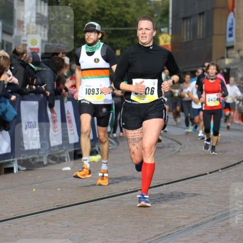 05.10.2025 - 20. swb-Marathon Bremen Strokosch-Dieckow http://msf.ph/oto/9224644 05.10.2025 10:48:14 Ziel 9293, 9404, 9641, 9706, 10428, 10931, 10953, 11119, 11292, 11299, 11561, 11637 meine-sportfotos.de