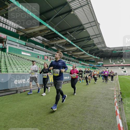 05.10.2025 - 20. swb-Marathon Bremen Michael Burmester http://msf.ph/oto/9224645 05.10.2025 10:35:55 Laufen im Stadion 7163, 7177, 7178, 7908, 8585, 9005, 9173, 9174, 9231, 9278, 9327, 9330, 9370, 9371, 9378, 9389, 9433, 9450, 9451, 9454, 9462, 9495, 9508, 9516, 9518, 9542, 9550, 9576, 9582, 9609, 9612, 9625, 9634, 9666, 9686, 9737, 9790, 9880, 9886, 9904, 9914, 9937, 9954, 9962, 9977, 10006, 10039, 10049, 10055, 10059, 10063, 10079, 10084, 10105, 10127, 10138, 10139, 10143, 10145, 10179, 10182, 10225, 10228, 10250, 10293, 10311, 10336, 10353, 10359, 10367, 10368, 10377, 10391 meine-sportfotos.de