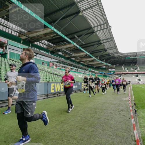 05.10.2025 - 20. swb-Marathon Bremen Michael Burmester http://msf.ph/oto/9224648 05.10.2025 10:35:56 Laufen im Stadion 7163, 7177, 7178, 7908, 8585, 9005, 9173, 9174, 9231, 9278, 9327, 9330, 9346, 9349, 9370, 9371, 9378, 9389, 9433, 9443, 9450, 9451, 9454, 9462, 9508, 9516, 9518, 9542, 9550, 9576, 9609, 9612, 9625, 9634, 9666, 9686, 9737, 9790, 9880, 9886, 9904, 9914, 9937, 9954, 9962, 9977, 10006, 10039, 10049, 10055, 10059, 10063, 10079, 10084, 10105, 10127, 10138, 10139, 10143, 10145, 10179, 10182, 10225, 10228, 10250, 10293, 10311, 10336, 10353, 10359, 10367, 10368, 10377, 10391 meine-sportfotos.de