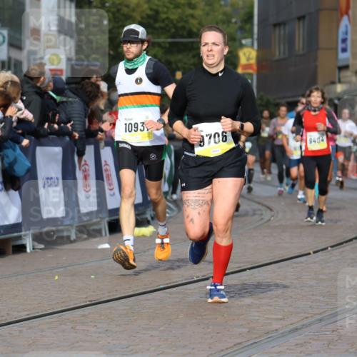 05.10.2025 - 20. swb-Marathon Bremen Strokosch-Dieckow http://msf.ph/oto/9224650 05.10.2025 10:48:14 Ziel 9293, 9404, 9641, 9706, 10428, 10931, 10953, 11119, 11292, 11299, 11561, 11637 meine-sportfotos.de