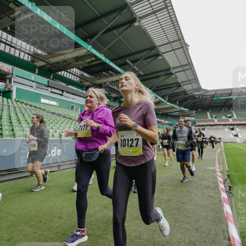 05.10.2025 - 20. swb-Marathon Bremen Michael Burmester http://msf.ph/oto/9224660 05.10.2025 10:36:00 Laufen im Stadion 7177, 7178, 7908, 8585, 9005, 9173, 9174, 9215, 9231, 9278, 9327, 9330, 9346, 9349, 9370, 9371, 9378, 9389, 9433, 9443, 9450, 9451, 9454, 9462, 9508, 9516, 9518, 9542, 9550, 9576, 9609, 9611, 9612, 9625, 9634, 9666, 9686, 9737, 9790, 9880, 9886, 9904, 9914, 9937, 9954, 9962, 9977, 10006, 10039, 10055, 10059, 10063, 10079, 10084, 10127, 10138, 10139, 10143, 10145, 10182, 10219, 10225, 10228, 10250, 10293, 10311, 10324, 10336, 10353, 10359, 10367, 10368, 10391, 7163 meine-sportfotos.de