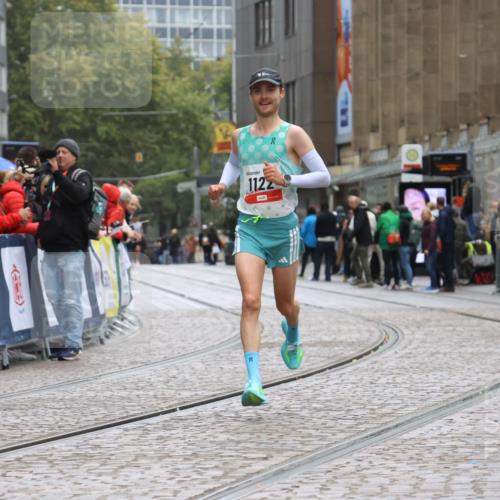 05.10.2025 - 20. swb-Marathon Bremen Strokosch-Dieckow http://msf.ph/oto/9224672 05.10.2025 12:14:39 Ziel 1122 meine-sportfotos.de
