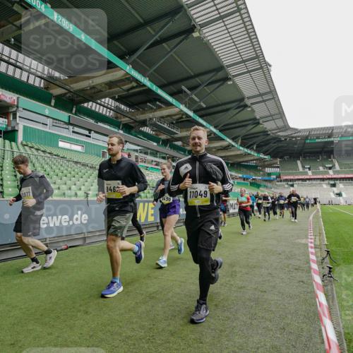 05.10.2025 - 20. swb-Marathon Bremen Michael Burmester http://msf.ph/oto/9224675 05.10.2025 10:36:03 Laufen im Stadion 7177, 7178, 7908, 8585, 9005, 9173, 9174, 9215, 9231, 9278, 9327, 9330, 9346, 9349, 9370, 9371, 9378, 9389, 9433, 9443, 9450, 9451, 9454, 9462, 9508, 9516, 9518, 9542, 9550, 9568, 9576, 9609, 9611, 9612, 9634, 9686, 9737, 9747, 9790, 9880, 9904, 9914, 9937, 9954, 9962, 9977, 10006, 10039, 10055, 10059, 10063, 10079, 10084, 10127, 10138, 10139, 10143, 10145, 10182, 10219, 10225, 10228, 10250, 10293, 10311, 10324, 10336, 10353, 10357, 10359, 10367, 10391, 7163 meine-sportfotos.de