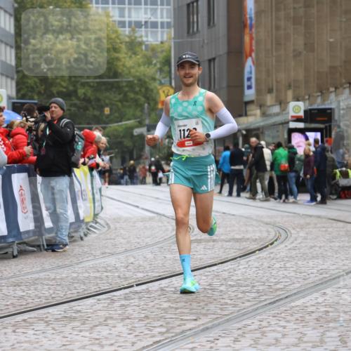05.10.2025 - 20. swb-Marathon Bremen Strokosch-Dieckow http://msf.ph/oto/9224681 05.10.2025 12:14:39 Ziel 1122 meine-sportfotos.de