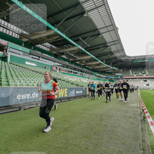 05.10.2025 - 20. swb-Marathon Bremen Michael Burmester http://msf.ph/oto/9224684 05.10.2025 10:36:06 Laufen im Stadion 7123, 7177, 7178, 7908, 8585, 9005, 9173, 9174, 9215, 9231, 9278, 9327, 9330, 9346, 9349, 9370, 9371, 9378, 9389, 9433, 9443, 9450, 9451, 9454, 9462, 9508, 9516, 9518, 9542, 9550, 9568, 9576, 9609, 9611, 9612, 9634, 9686, 9737, 9747, 9790, 9880, 9904, 9914, 9937, 9954, 9962, 9977, 10006, 10039, 10059, 10063, 10079, 10084, 10127, 10138, 10139, 10143, 10182, 10219, 10225, 10228, 10250, 10293, 10311, 10324, 10336, 10353, 10357, 10359, 10367, 10391, 7163 meine-sportfotos.de